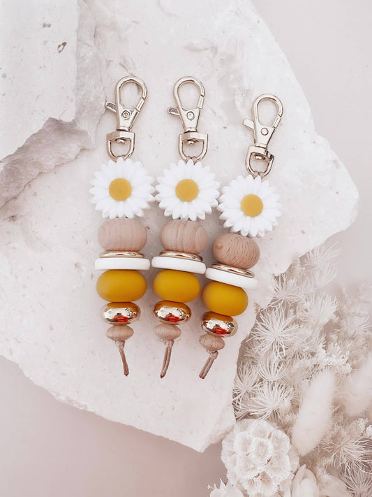 Lazy Daisy Keychain | Snow White