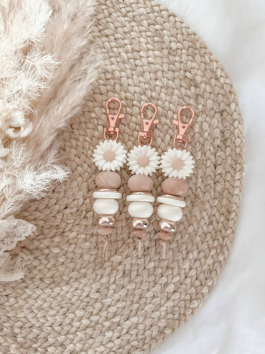 Lazy Daisy Keychain | Coconut